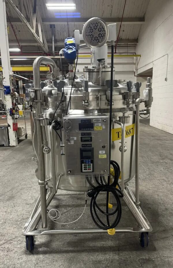 One Used 500 Liter DCI Reactor, Hastelloy C22, with Lightnin Mixer - Image 2