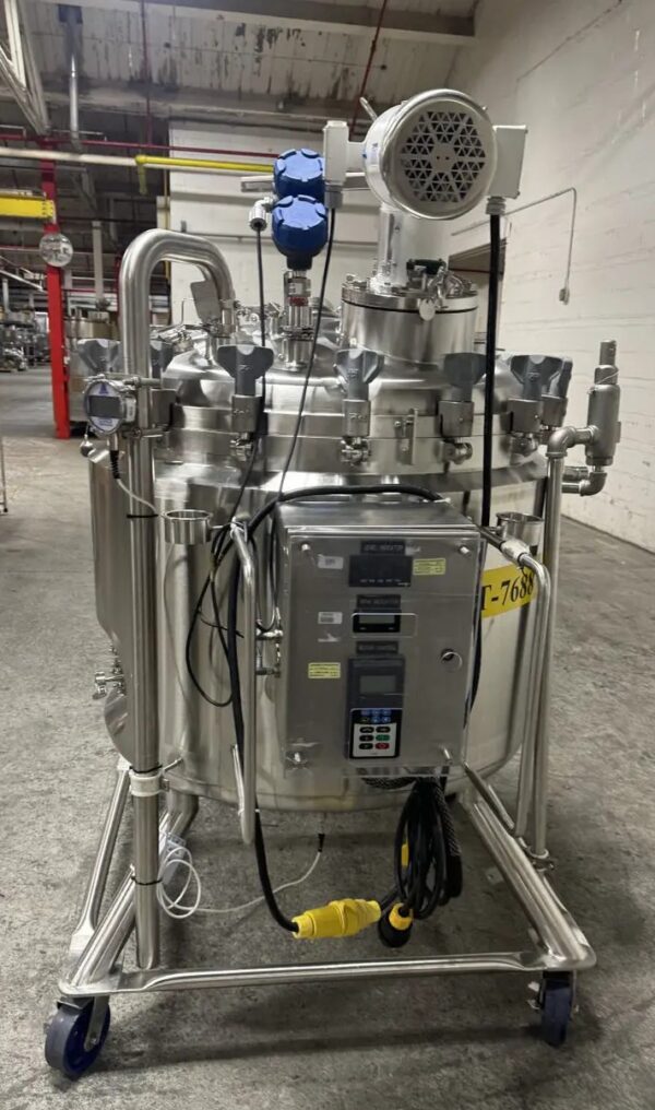 One Used 500 Liter DCI Reactor, Hastelloy C22 Construction with Lightnin Mixer - Image 5