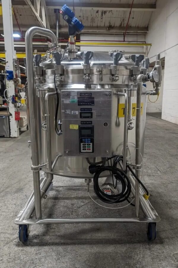 One Used 500 Liter DCI Reactor, Hastelloy C22 with Lightnin Mixer - Image 3