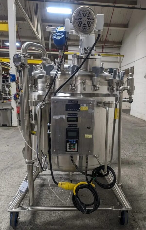 500 Liter DCI Reactor, Hastelloy C22, with Lightnin Mixer - Image 5