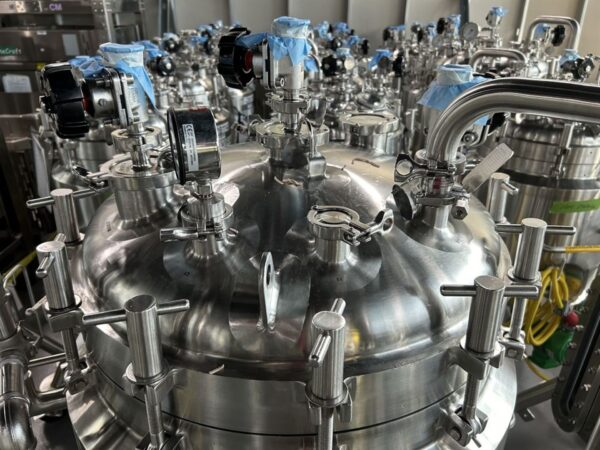 One Used 2012 Feldmeier 200L Mobile Reactor w/ Agitator & Millipore GMP500 Novaseptic Mixer - Image 3